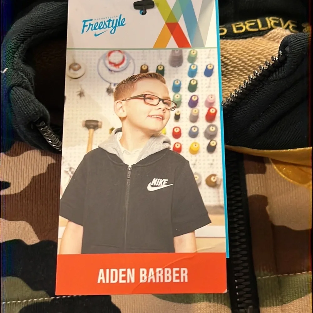 Nike Doernbecher Aiden Barber Always Believe Jacket Youth GS Boys Hoodie Medium